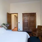 Ponte Vecchio Flat With Elevator